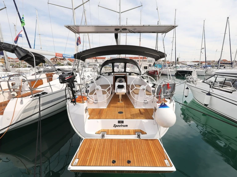 Wynajem Żaglowiec w Biograd na Moru - Bavaria Cruiser 37