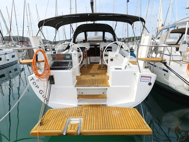 Wynajmij Elan Impression 45.1 w Biograd na Moru