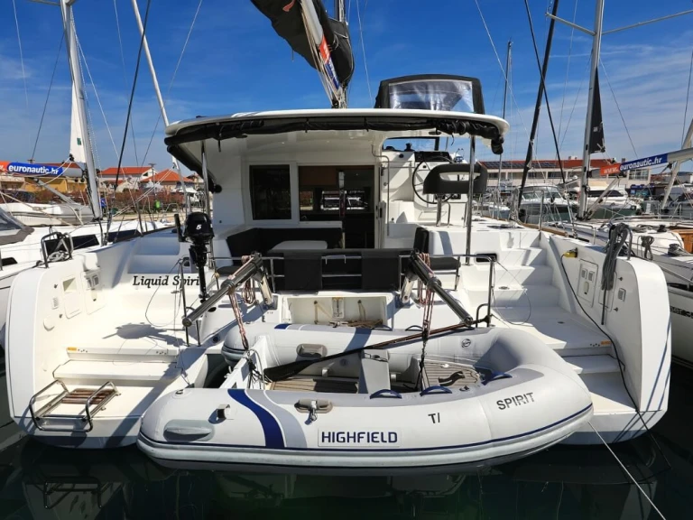 Wynajmij Katamaran z lub bez skippera Lagoon w Biograd na Moru