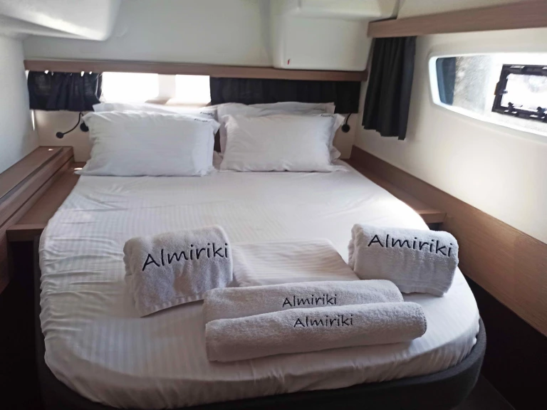 Wynajmij Fountaine Pajot Isla 40/5 cab w Paros (wyspa)