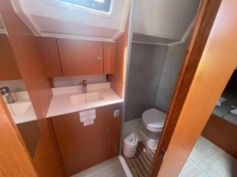 Wynajmij Bavaria Bavaria C42 /3cab w Paros (wyspa)