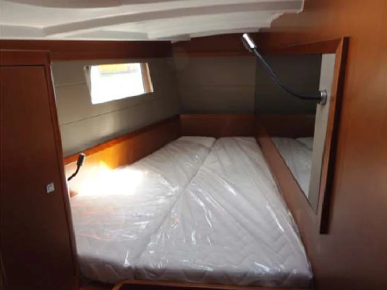 Wynajmij Bénéteau Oceanis 48 /5cab w Kalkara