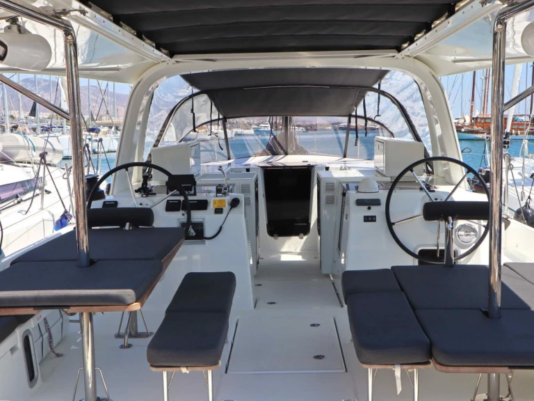 Wynajmij Jeanneau Sun Loft 47 /7cab w Nea Peramos