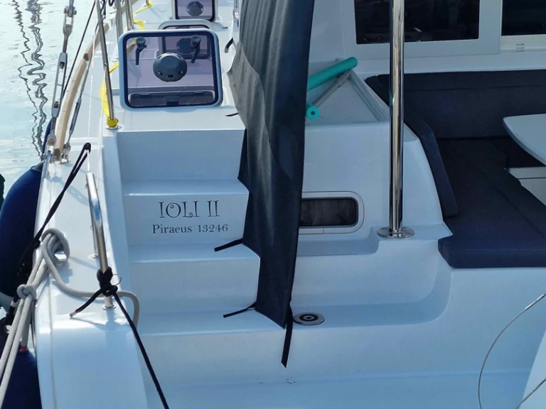 Wynajem łodzi Lagoon Lagoon 40/4 cab w Alimos na SamBoat 
