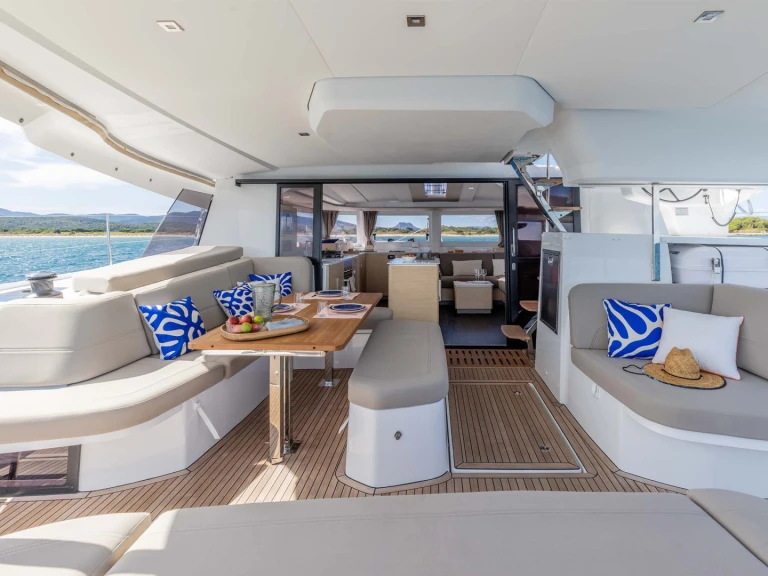 Wynajmij Fountaine Pajot FP 44 /6 cab w Nea Peramos