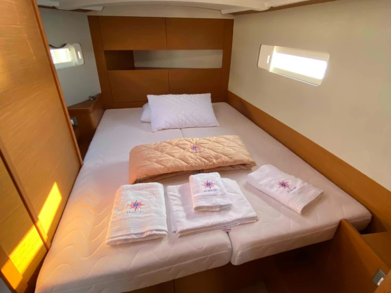 Jeanneau Sun Odyssey 410 /3cab między profesjonalistami a osobami prywatnymi w Lefkáda