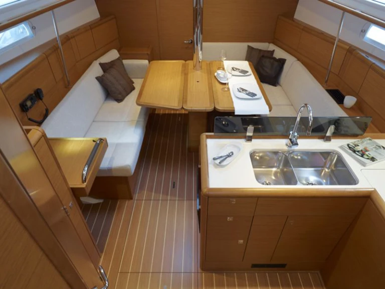 Wynajem Żaglowiec w Propriano - Jeanneau Sun Odyssey 389 /3cab