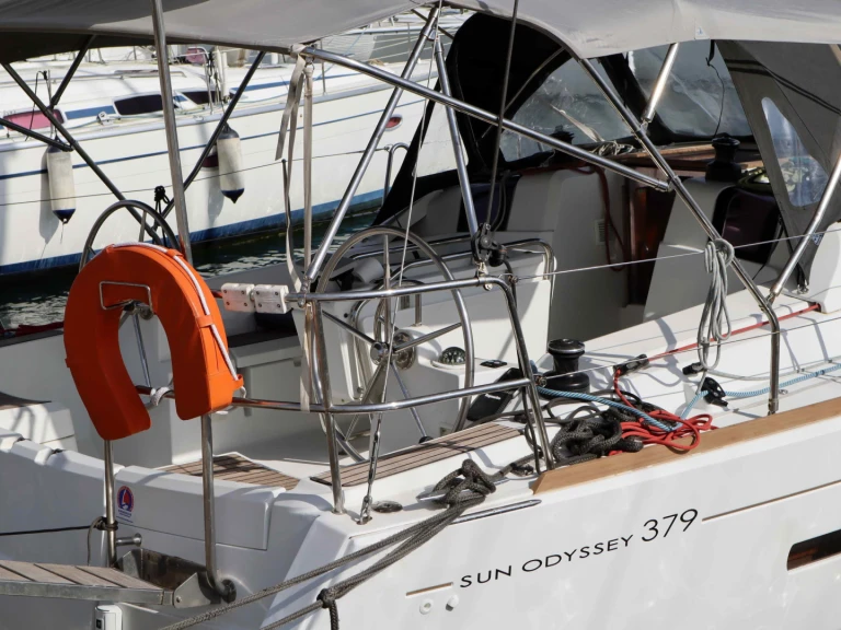 Wynajem Żaglowiec w Alimos - Jeanneau Sun Odyssey 379