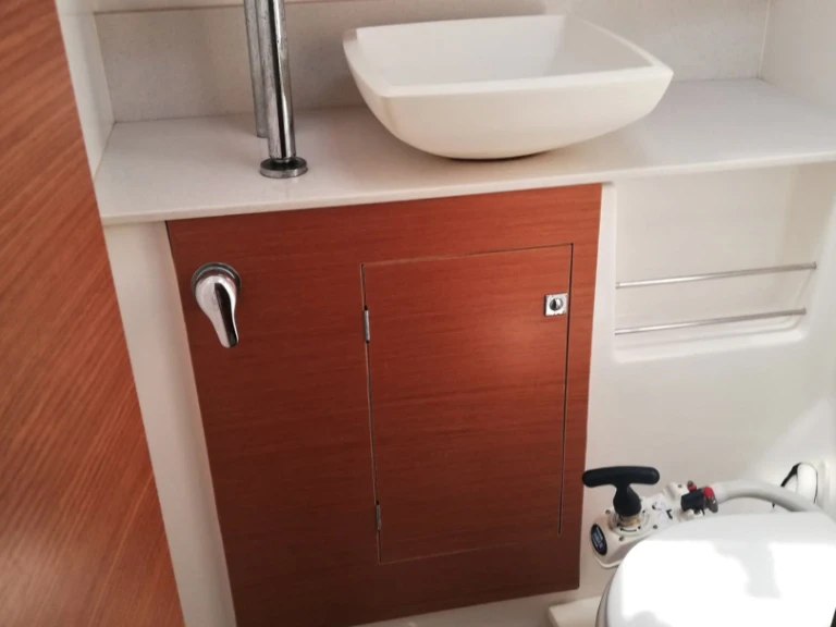 Dufour Dufour 520 Grand Large /5cab między profesjonalistami a osobami prywatnymi w Kalkara