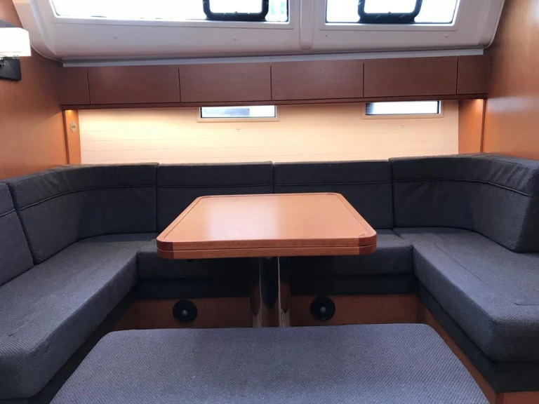 Wynajem łodzi Bavaria Bavaria Cruiser 51 /5cab w Alimos na SamBoat 