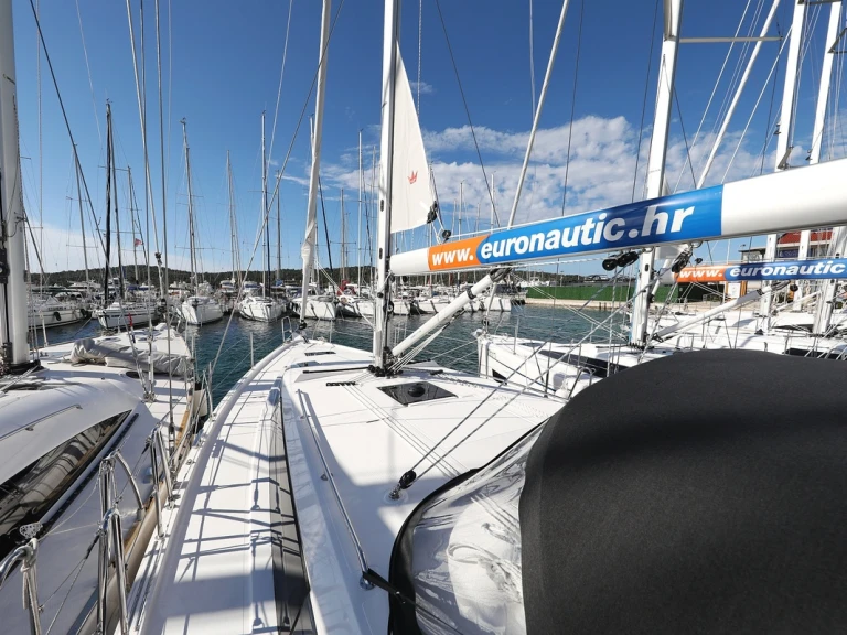 Wynajmij Bavaria Bavaria C42 w Biograd na Moru