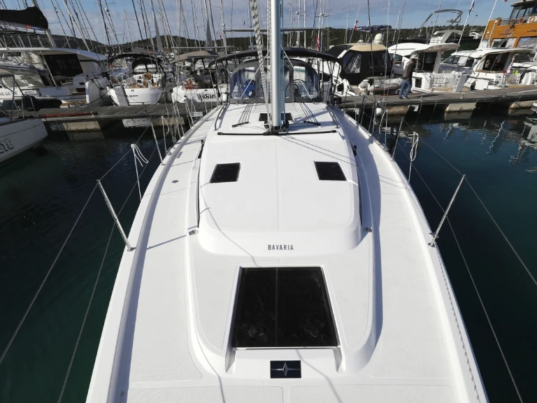 Wynajmij Bavaria Bavaria C42 w Biograd na Moru