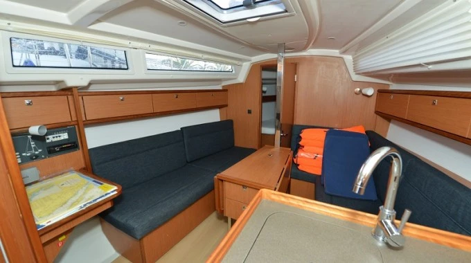 Wynajem Żaglowiec w Biograd na Moru - Bavaria Cruiser 33