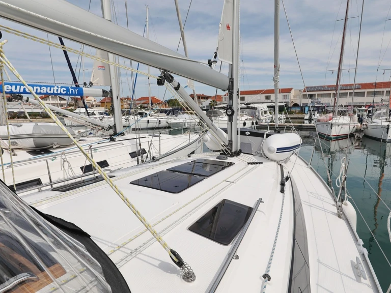 Wynajem Żaglowiec w Biograd na Moru - Bavaria Cruiser 37