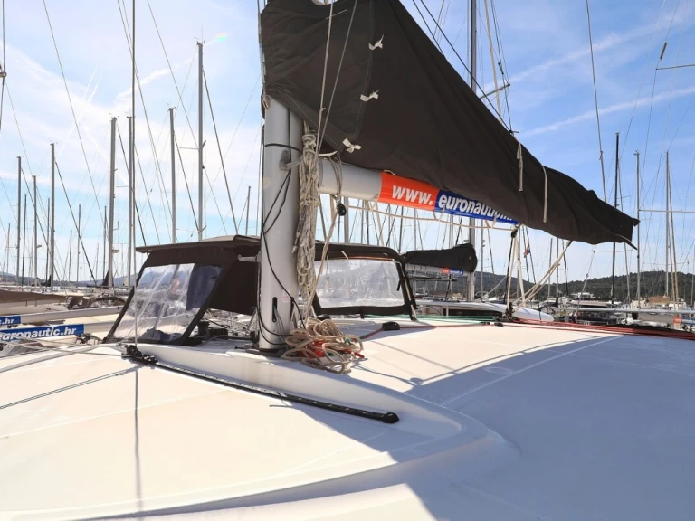 Wynajmij Katamaran z lub bez skippera Lagoon w Biograd na Moru