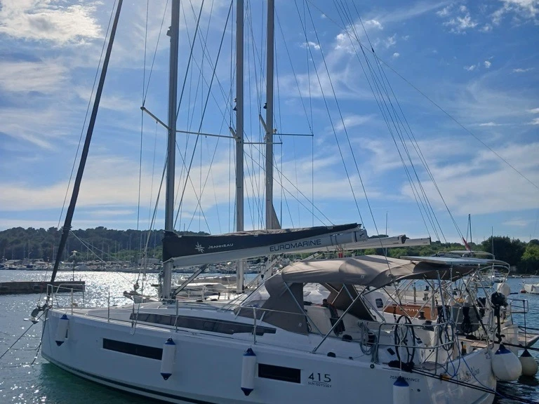 Jeanneau Sun Odyssey 415 między profesjonalistami a osobami prywatnymi w Split