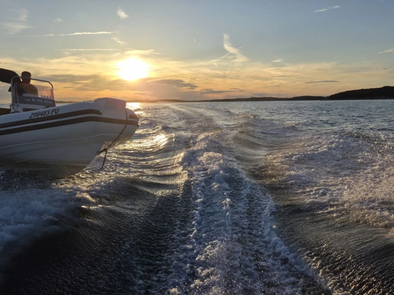 Wynajem łodzi Tiger Proline 620 w Pula na SamBoat 