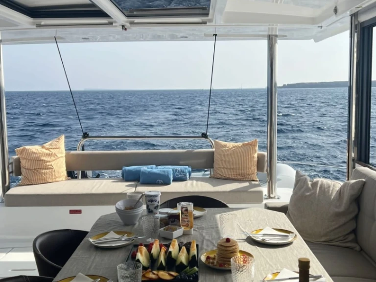Wynajmij Katamaran z lub bez skippera Bali w Ibiza Magna