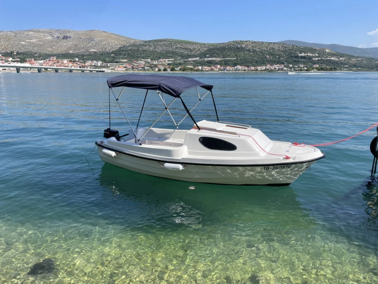 Motorówka do wynajmu w Trogir w najlepszej cenie