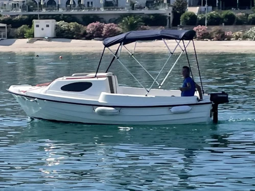 Adria M- Sport 500 Ombre między profesjonalistami a osobami prywatnymi w Trogir