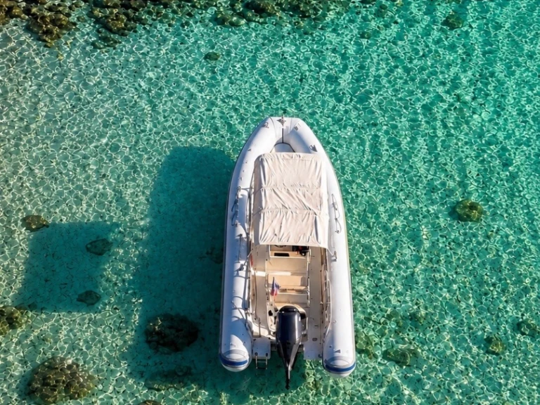 Wynajem Łódż półsztywna Joker Boat z patentem 