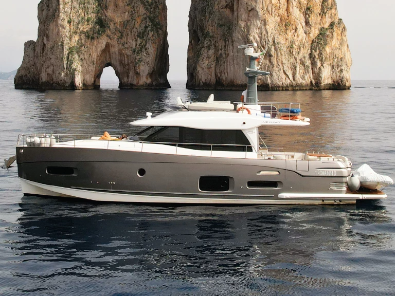 Wynajem Motorówka w Neapol - Azimut Azimut Magellano 53