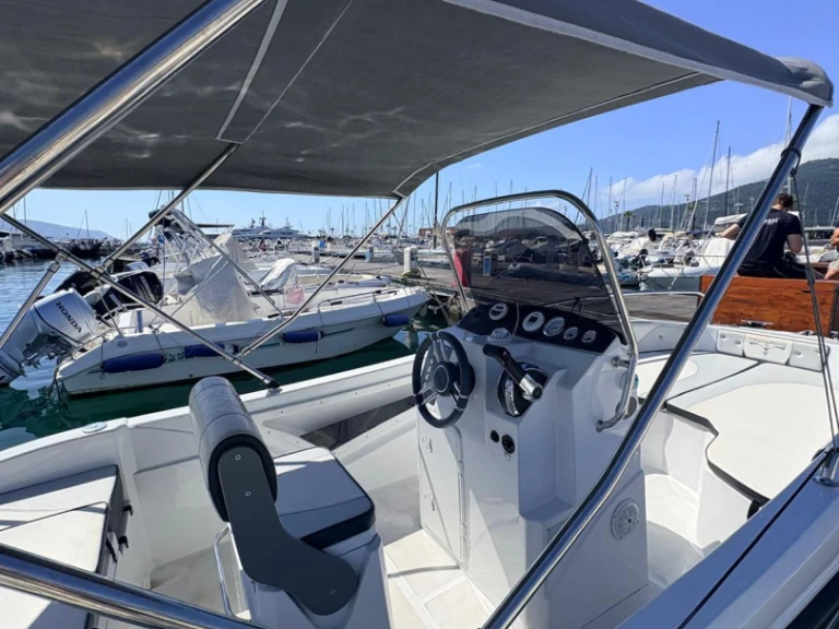 Trimarchi Trimarchi 57 S między profesjonalistami a osobami prywatnymi w La Spezia