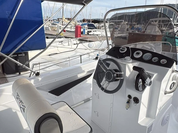 Wynajmij Motorówka z lub bez skippera Trimarchi w La Spezia