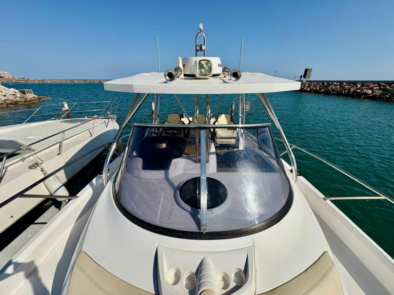 Sessa Marine Key Largo 36 między profesjonalistami a osobami prywatnymi w Sète