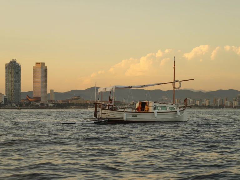 Motorówka do wynajmu w Port Olímpic of Barcelona w najlepszej cenie