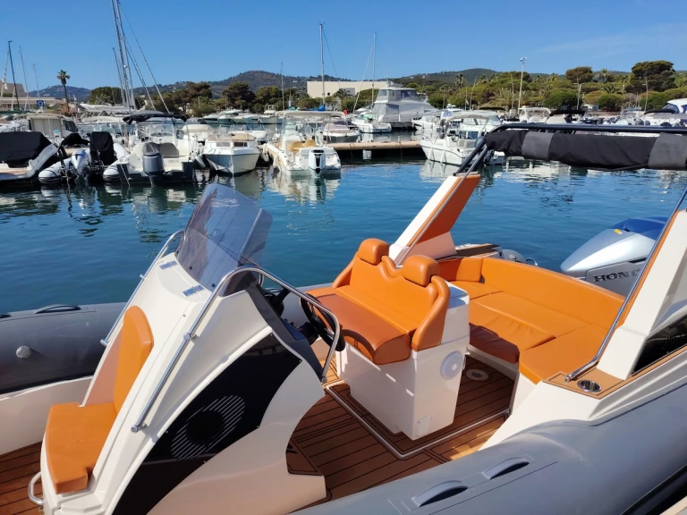 Wynajmij Tiger 750 TL w Francja