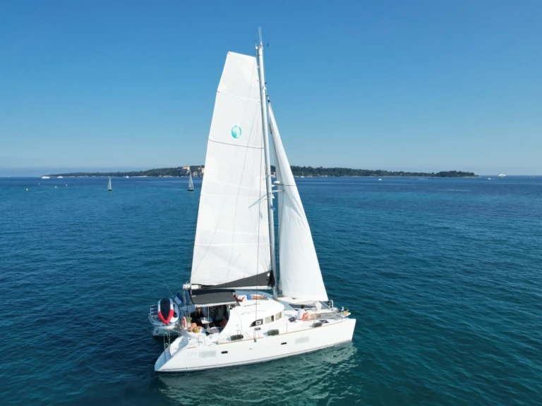 Wynajmij Katamaran z lub bez skippera Lagoon w Cannes