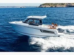 Jeanneau Merry Fisher 695 series2 między profesjonalistami a osobami prywatnymi w Port la Forêt