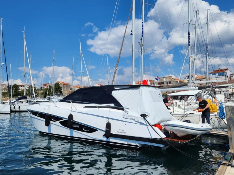 Wynajem Motorówka Rio Yachts z patentem 