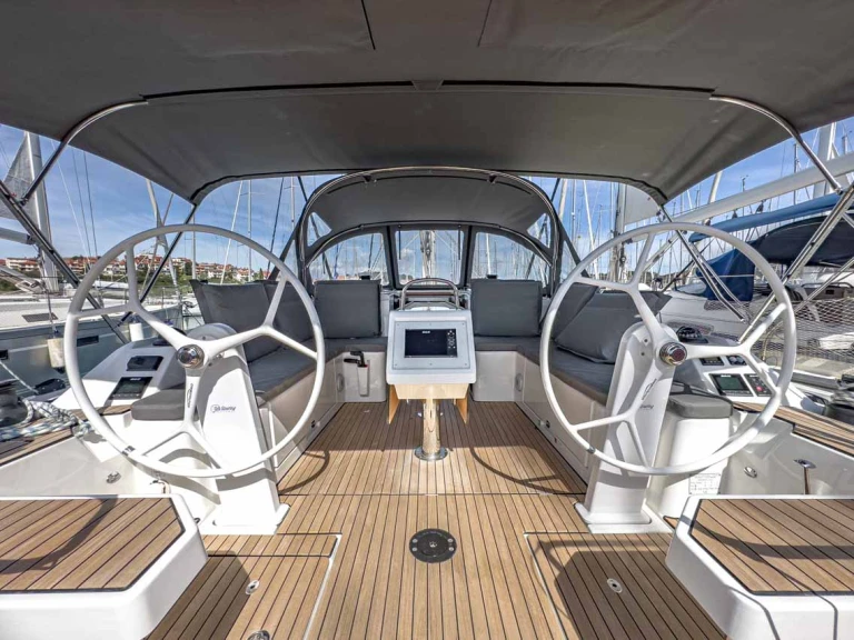 Wynajmij Bavaria Bavaria C42 w Trogir