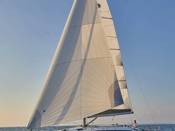 Jeanneau Sun Odyssey 410 między profesjonalistami a osobami prywatnymi w Marina deportiva de Menorca