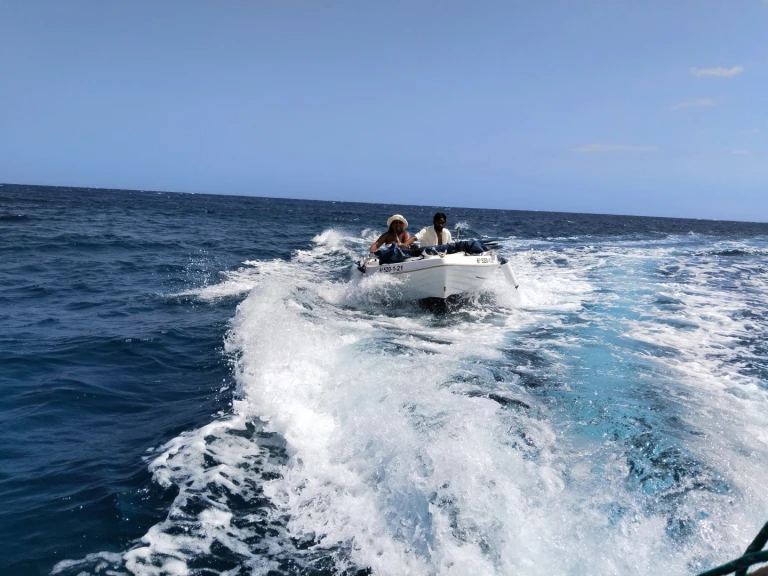 Wynajmij Dipol D-400 F1RST w Arona