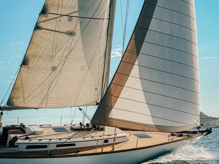 Voilier tradition 1970 Carter 43 między profesjonalistami a osobami prywatnymi w Saint-Cyr-sur-Mer