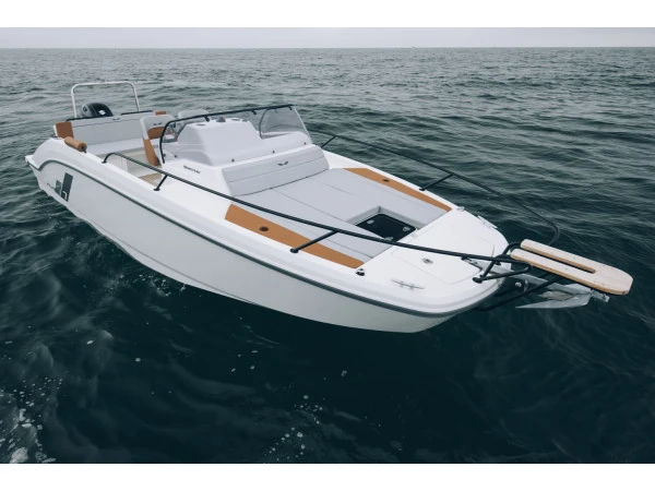 Bénéteau Flyer 7 SUNdeck między profesjonalistami a osobami prywatnymi w Marina deportiva de Menorca