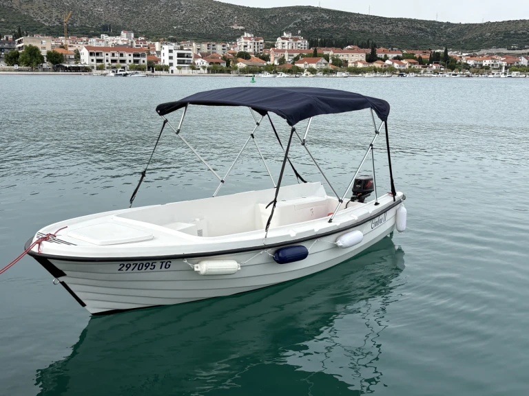 Motorówka do wynajmu w Trogir w najlepszej cenie