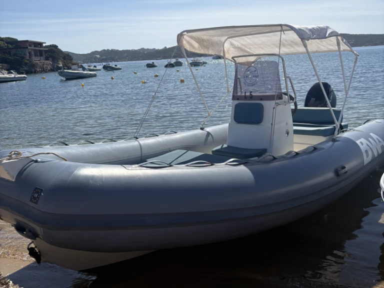Wynajmij Bwa California 550 w Palau