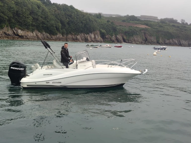 Wynajem Motorówka w Brest - Quicksilver Activ 555 Open