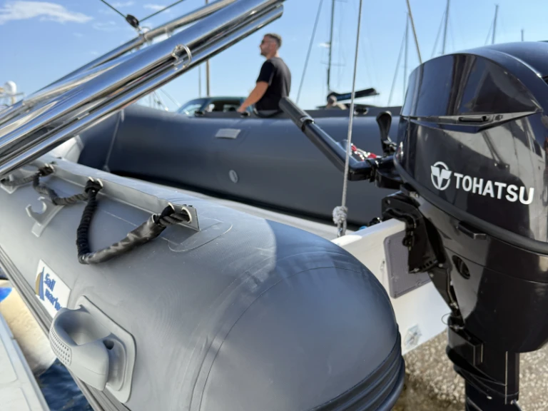 Wynajem łodzi Lavrio tanio Bali 4.8 (4 cab +1)