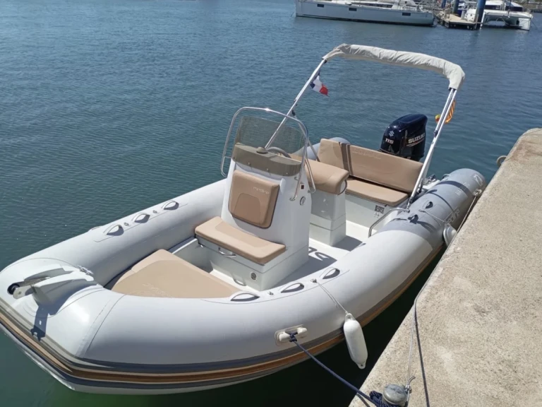 Wynajmij Zodiac Medline 580 w Antibes