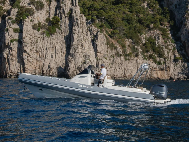 Wynajem łodzi Sorrento tanio BREVA 800