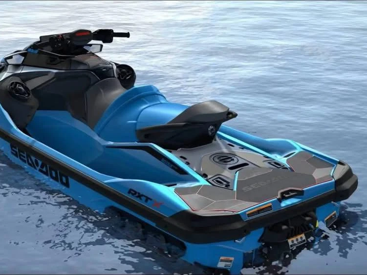 Sea-Doo RXP 325 między profesjonalistami a osobami prywatnymi w Cannigione