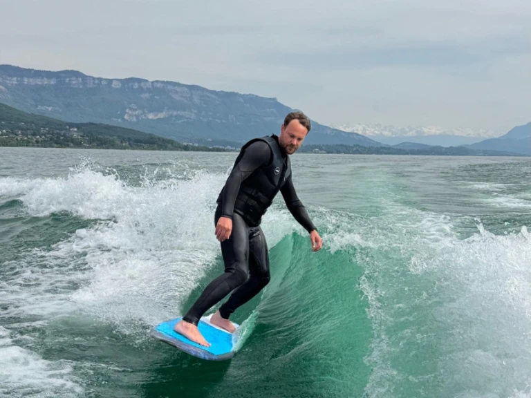 Wynajmij Motorówka z lub bez skippera Nautique Correct Craft w Aix-les-Bains