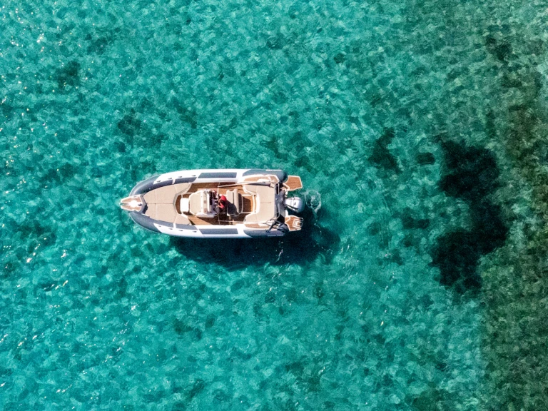 Wynajem Łódż półsztywna w Hvar - Marlin Boat 790 Pro Dynamic