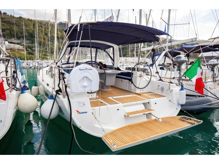 Bénéteau Oceanis 41.1 między profesjonalistami a osobami prywatnymi w Capo d'Orlando