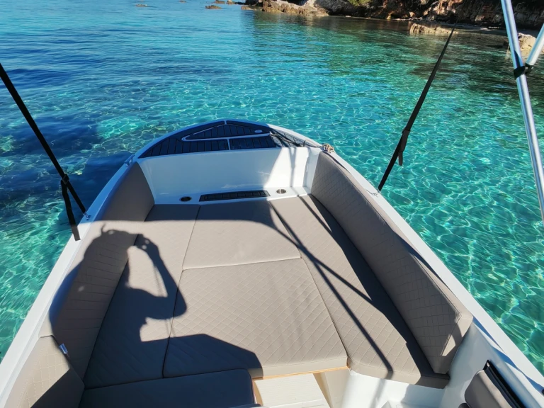 Motorówka do wynajmu w Port de Cannes Marina w najlepszej cenie